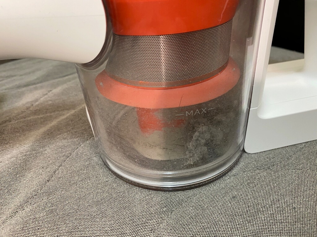 吸了一下房間，就有好多灰塵沙子