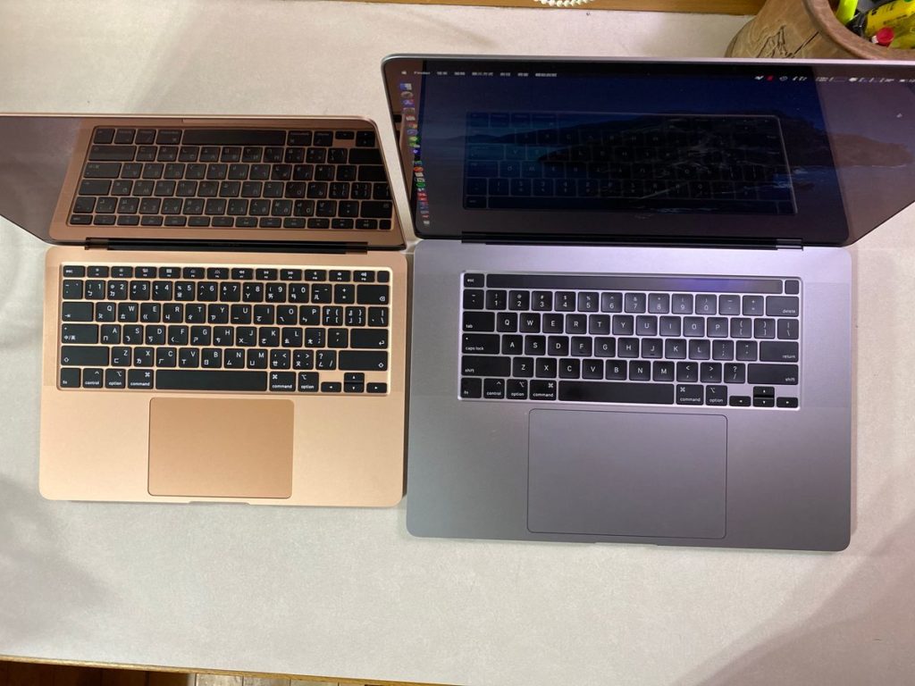 MacBook Air 與 MacBook Pro 鍵盤配置不同